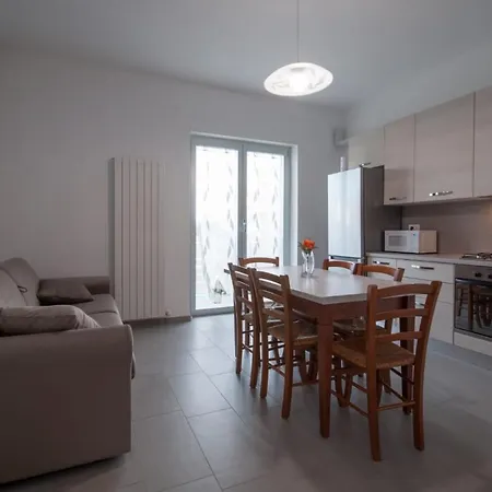 Palazzina Romani-romani Holidays Apartament *