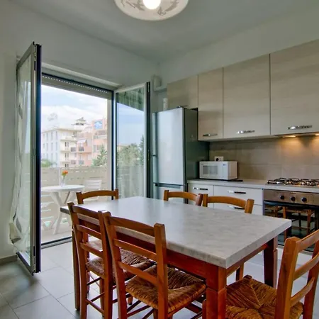 Palazzina Romani-romani Holidays Apartament